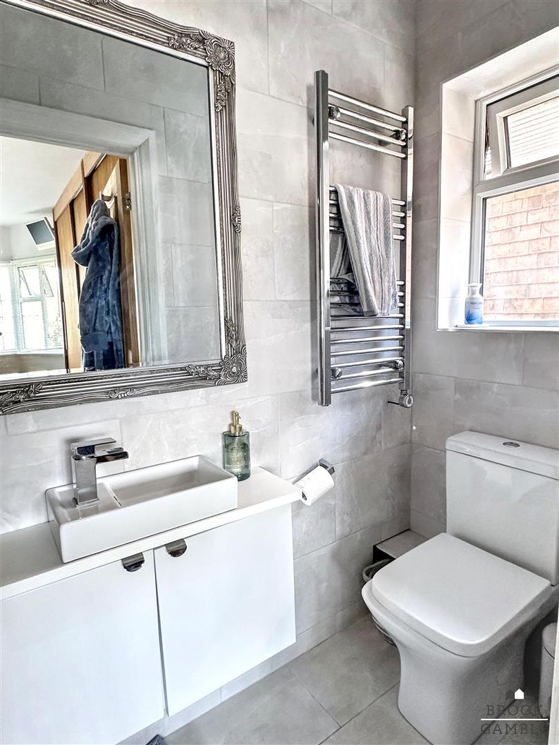 4 Bedroom House. Baldwin Avenue in Eastbourne, East Sussex 20